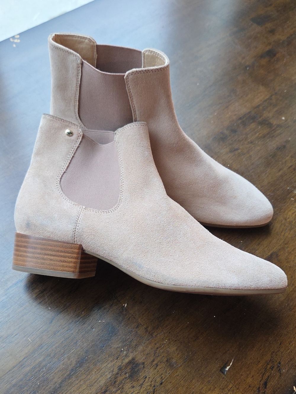 Geox Size 9 Suede Chelsea Booties in Light Beige - Women Shoes